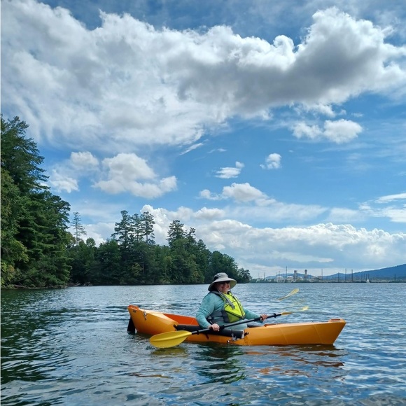 Meet your Posher, Emily - Picture 1 of 1